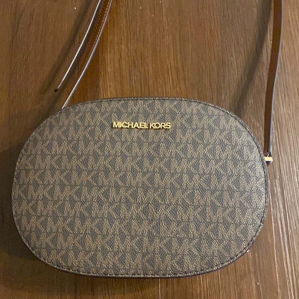 Michael kors crossbody
